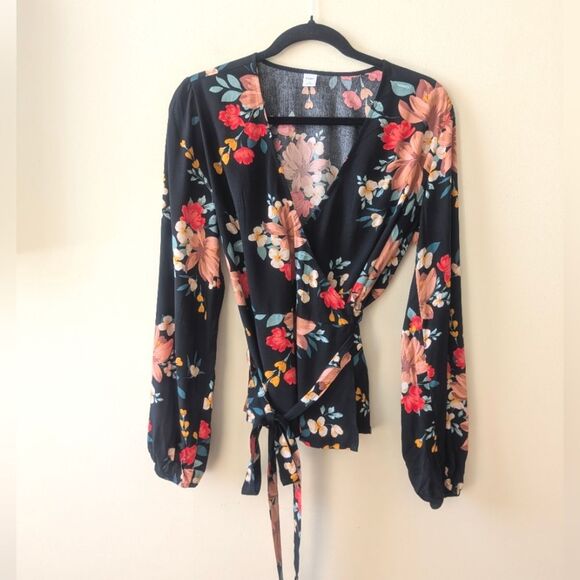 Old Navy Black Floral-Print Tie-Belt Wrap Blouse Size Small - Picture 3 of 8